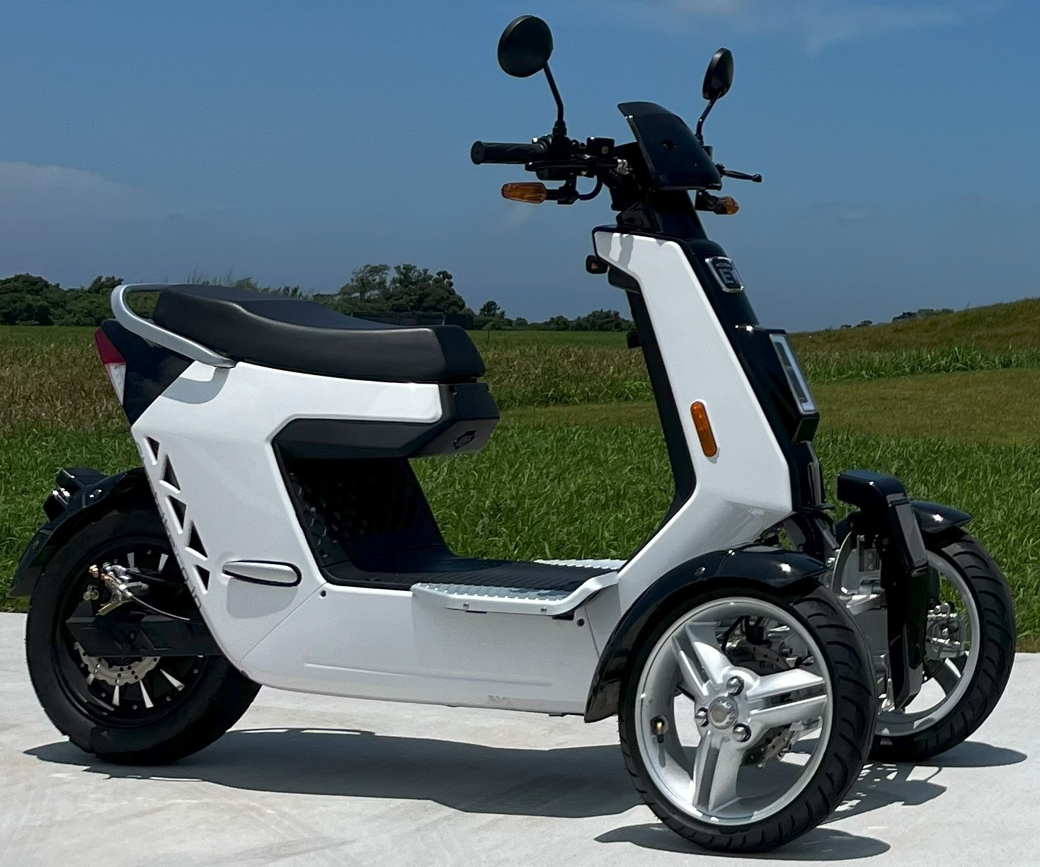 スイングスポーツType-I(原付ミニカー登録) 株式会社日本エレクトラ