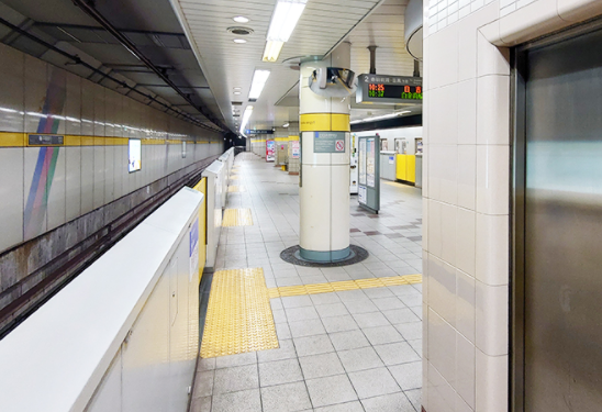 安全ミラー導入事例  駅構内のお客様同士の衝突防止に！