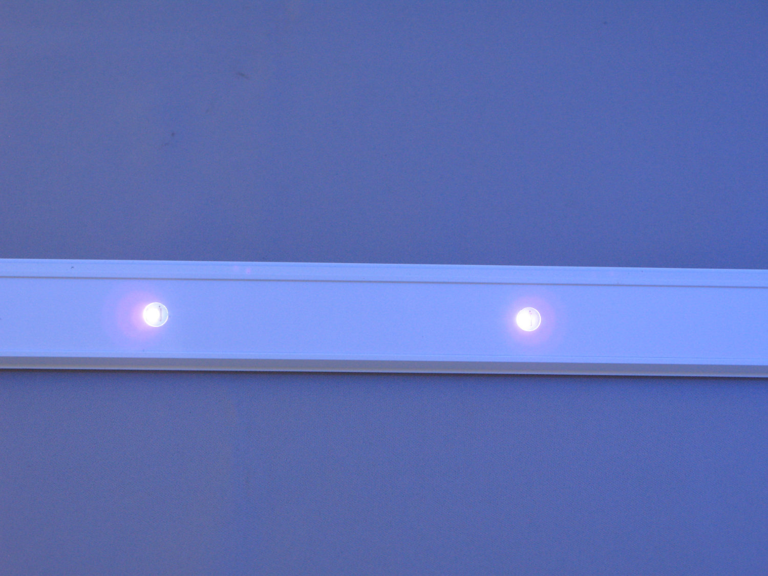 UV-LEDライトバーが登場！薄型、軽量で組込用途に好適です！