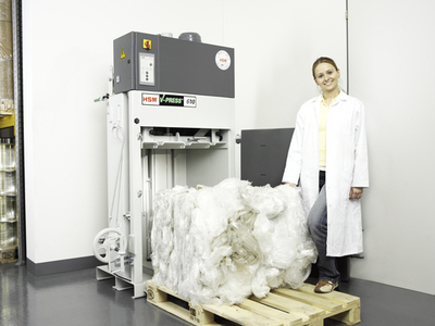 圧縮梱包機（縦型圧縮梱包機）　「HSM社製 型式Vプレス610」