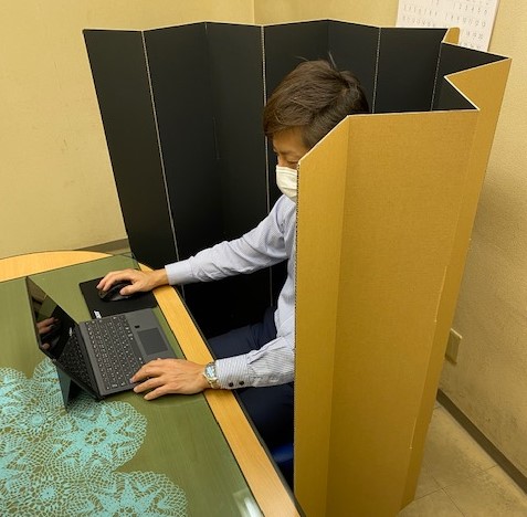 【簡易個室】段ボール製テレワーク用パーティション