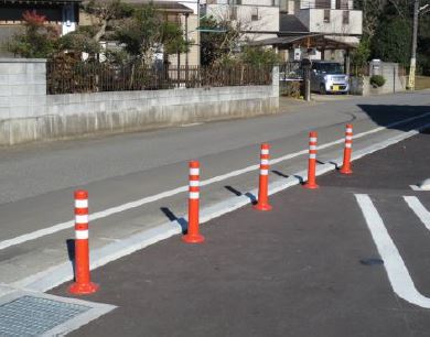 【公共民間施設の事例】アルコムのロードポール・減速帯設置例