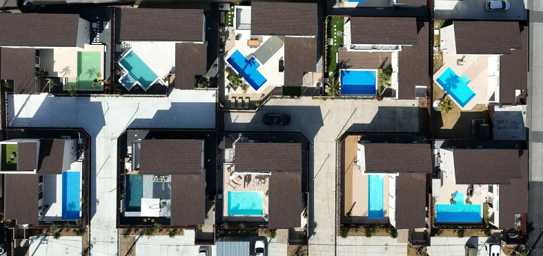 貸別荘やヴィラ用プールをつくる工事費？プールの価格はいくら？