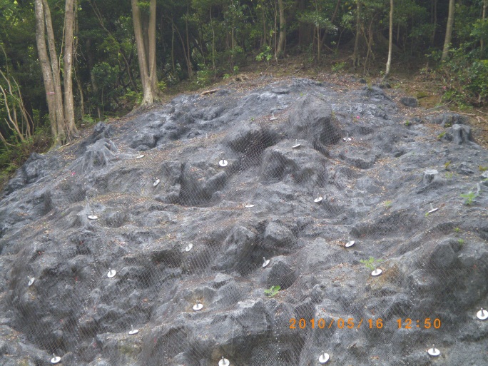 コンクリート打設不要な地山補強土工法『クモの巣ネット工法』