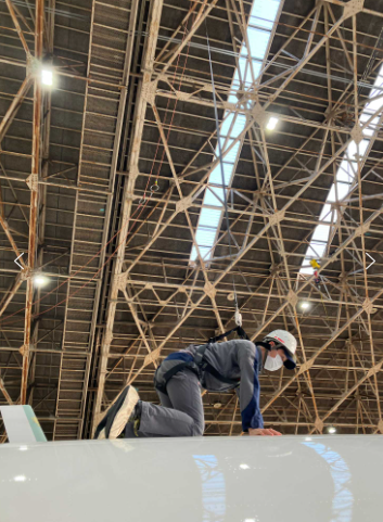 【懸垂型ワイヤータイプ設置事例】JALエンジニアリング様