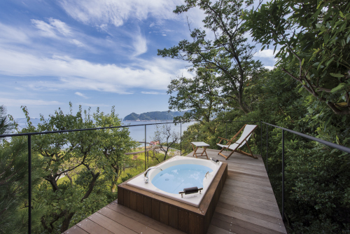 【case 001】大自然の中の展望バス