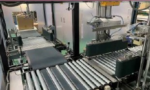 段ボール開梱装置