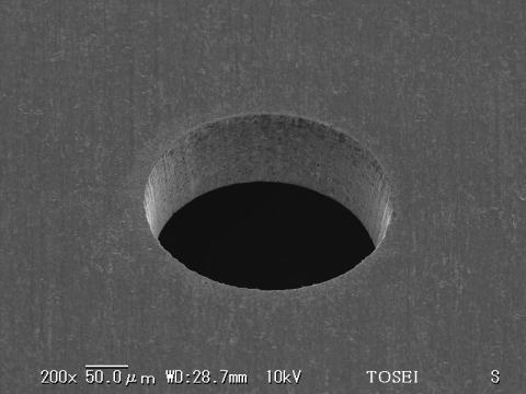 チタン材への穴あけ加工事例　「レーザ微細加工の受託加工」