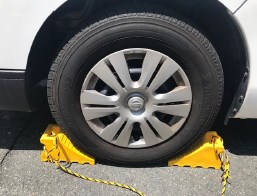 『タイヤ歯止め』