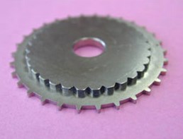 切削加工製品をプレスの冷間鍛造加工に置き換え