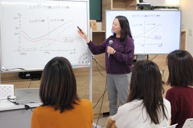 対面・リモートの研修や打合せで！【白板家／オフィス事例】