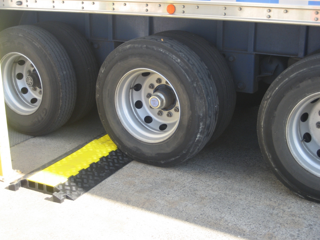 強化型ケーブルプロテクター”どこでもケーブル”