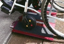 『折りたたみ式コンパクトアルミスロープ』