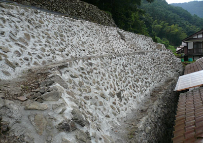 株式会社あらい　石垣のモルタル注入工事