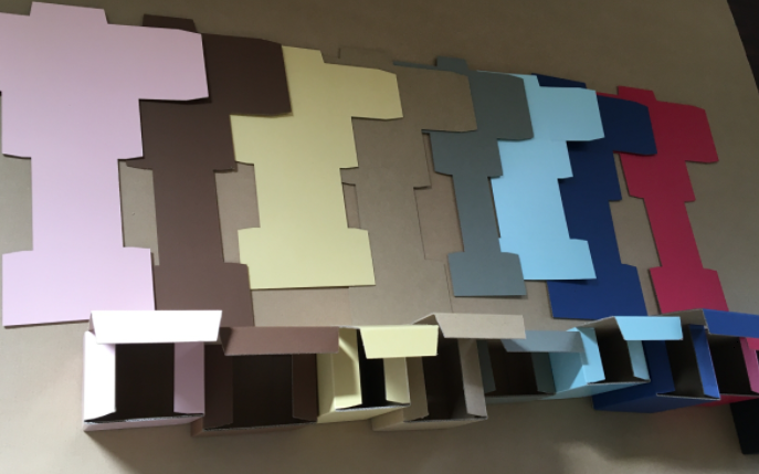 特注紙箱 B2型（キャラメル箱）