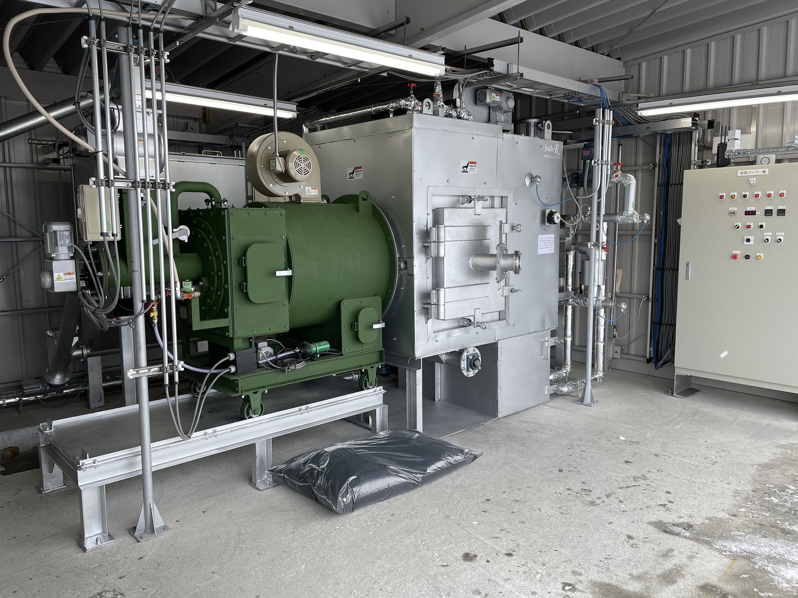 バイオマス燃料（もみがら）利用　小型温水ボイラー