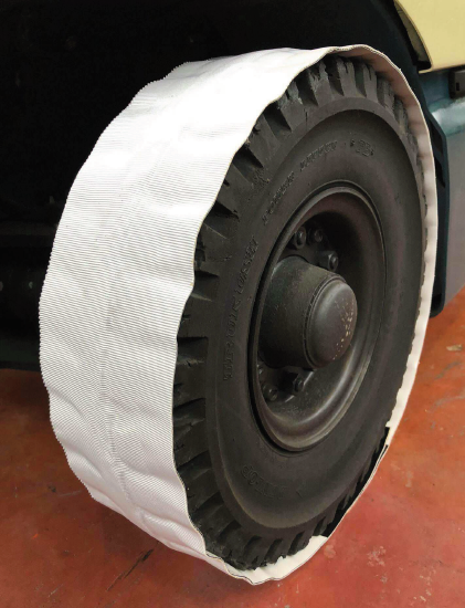 洗浄材いらずで床のタイヤ痕を防ぐ！【タイヤ痕防止カバー】