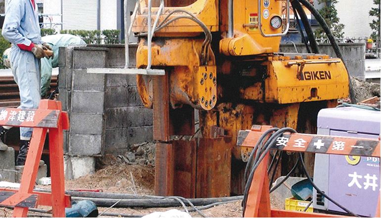 【基礎工事についてお任せください】鋼矢板打抜き工法