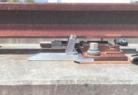 人力でレールを持ち上げられる器具『アゲレール』