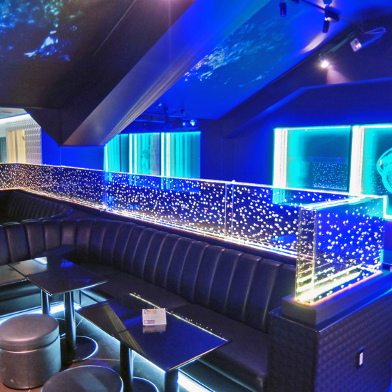 腰壁上用間仕切り『ウォーターバブルプレート／アクリルプレート