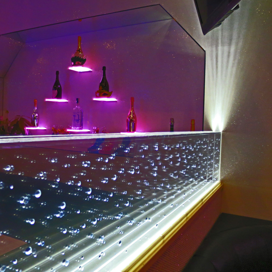 腰壁上用間仕切り『ウォーターバブルプレート／アクリルプレート