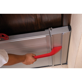 Classic-appoggio-portone-mano-chiusura-maniglia-step2 resized.jpg